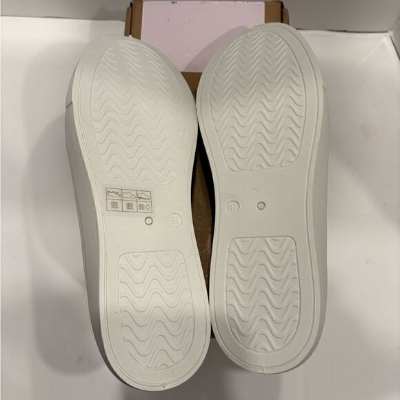 Journee Collection Meika Slip-On Sneaker JCP
Slip-On Shoe size 8.5 - Picture 13 of 14